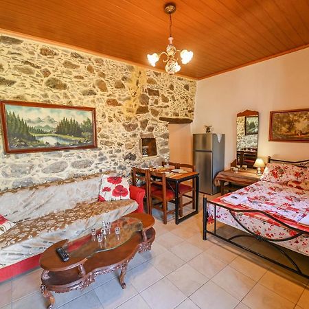 Stone House For Relaxation In Elos Kíssamos Dış mekan fotoğraf